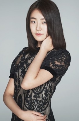 Shin Yoon-joo Fotoğrafı