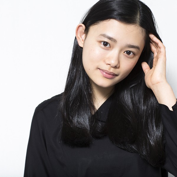 Hana Sugisaki Fotoğrafı