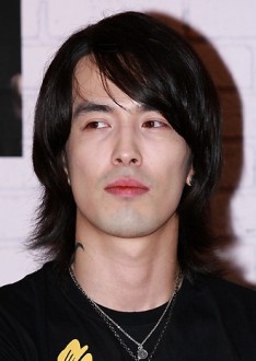 Lee Hyuk fotoğrafı