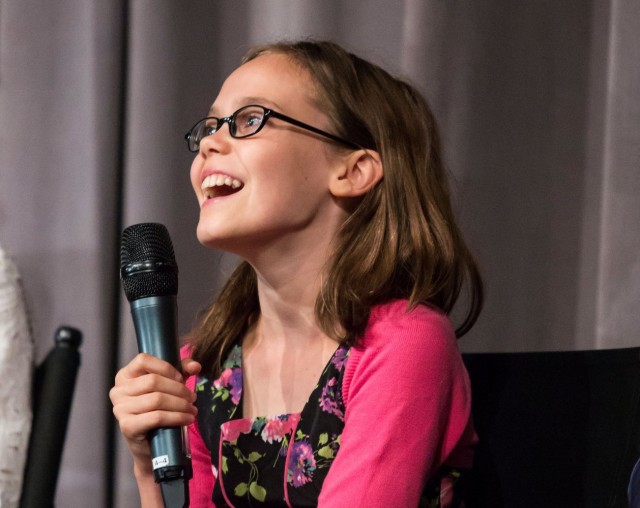 Oona Laurence Fotoğrafı