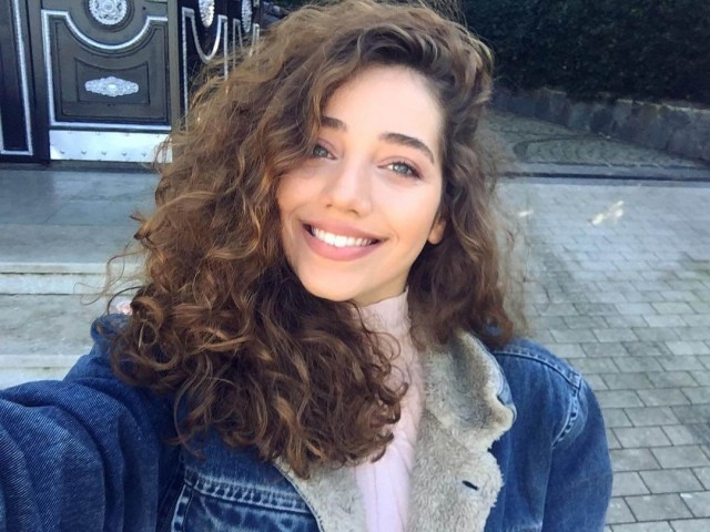 Özge Özacar fotoğrafı