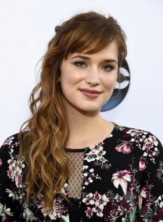 Elizabeth Lail Fotoğrafı