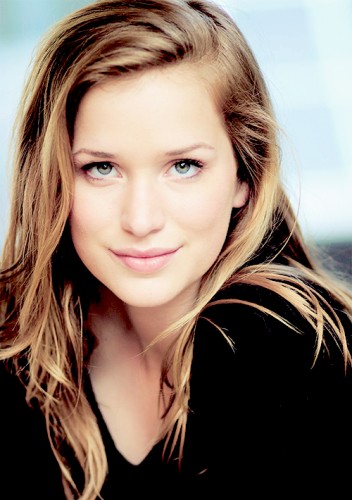 Elizabeth Lail Fotoğrafı