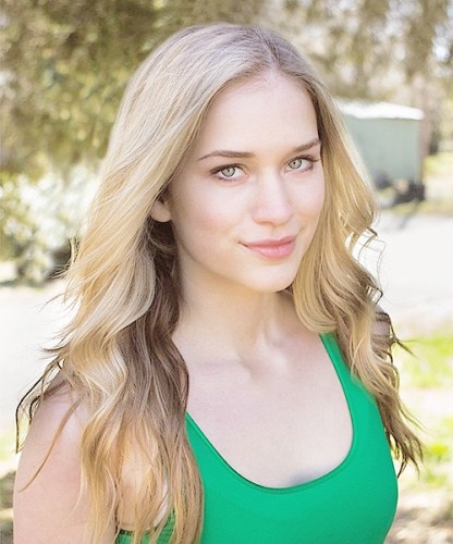 Elizabeth Lail Fotoğrafı