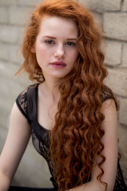 Madelaine  Petsch Fotoğrafları 16