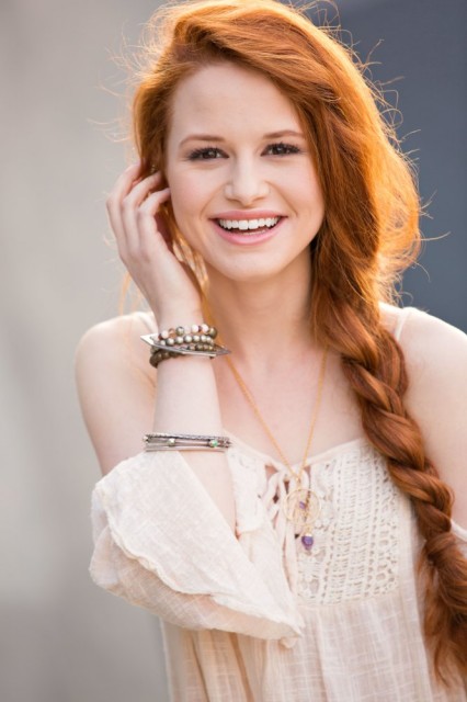 Madelaine  Petsch Fotoğrafları 31