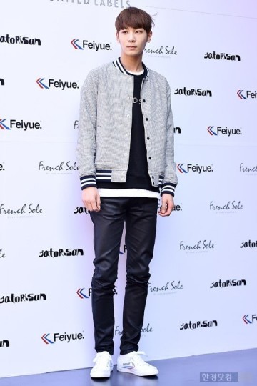 Lee Cheol-woo (i) Fotoğrafı