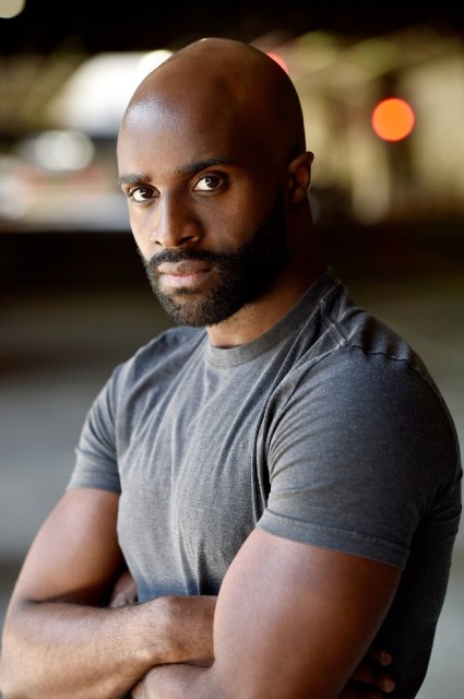 Toby  Onwumere Fotoğrafları 4