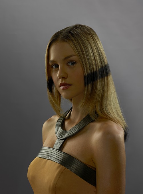 Isabelle Cornish Fotoğrafı