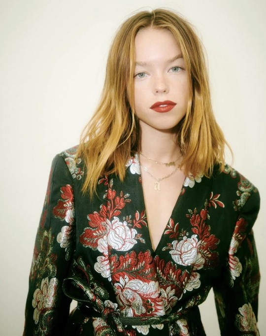 Milly Alcock Fotoğrafı