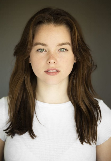 Milly Alcock Fotoğrafı