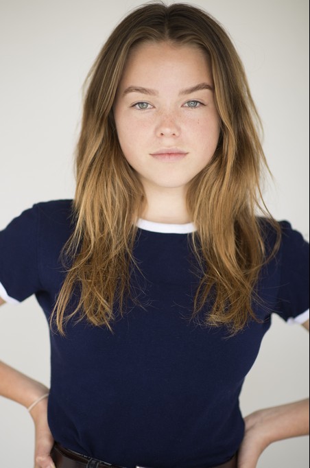 Milly Alcock Fotoğrafı