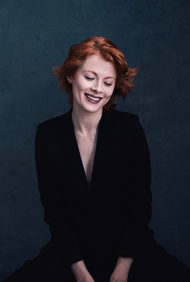 Emily Beecham Fotoğrafları 8