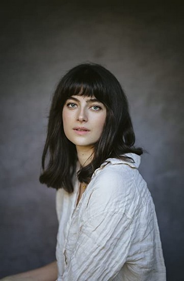 Millie Brady Fotoğrafı