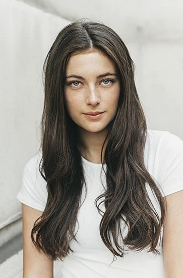Millie Brady Fotoğrafı