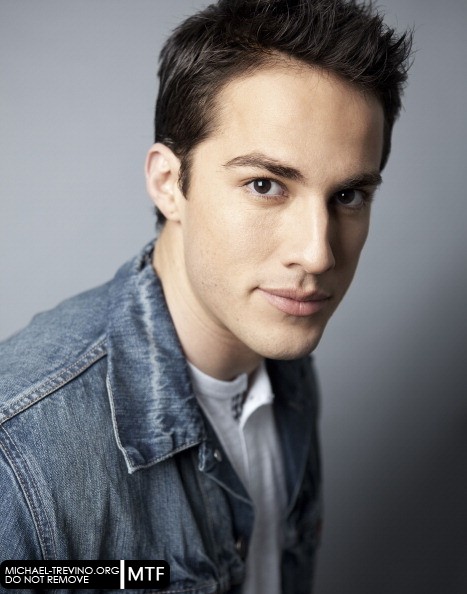 Michael Trevino Fotoğrafları 73