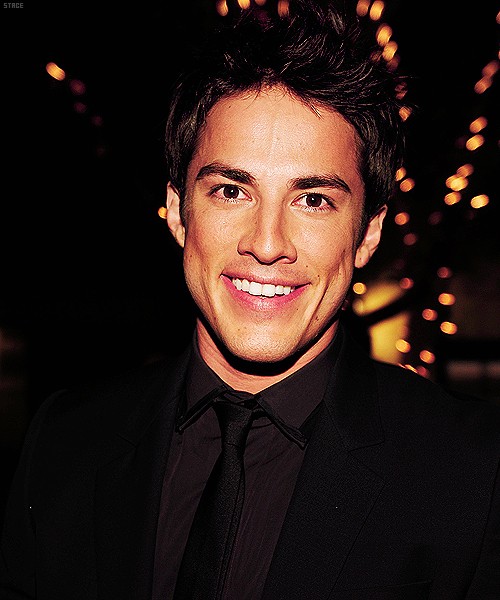 Michael Trevino Fotoğrafları 96