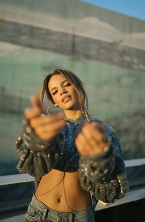 Leslie Grace Fotoğrafları 6