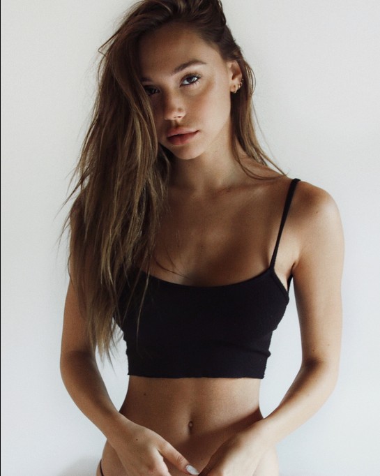 Alexis Ren Fotoğrafları 9