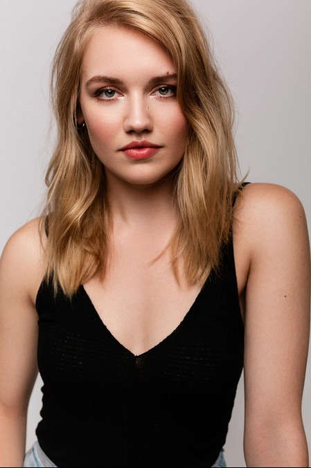 Sara Ball Fotoğrafı