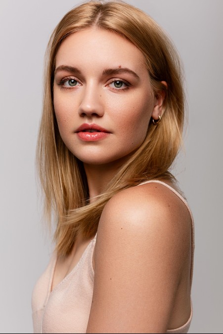 Sara Ball Fotoğrafı