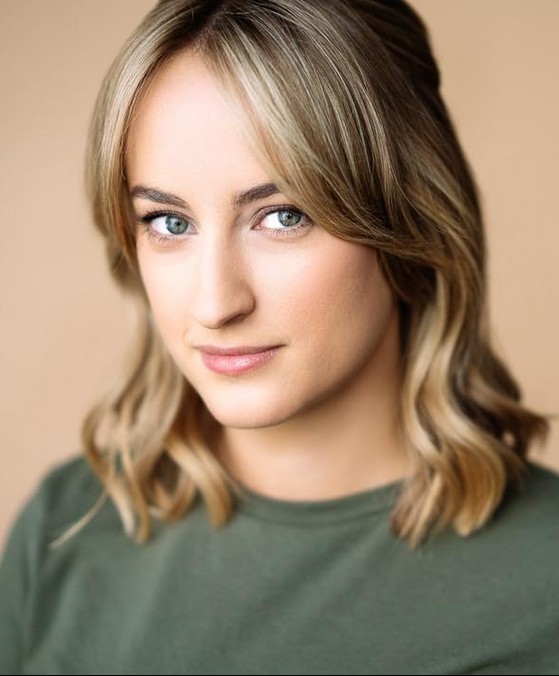 Molly Gibson Fotoğrafı