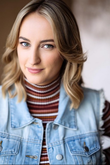 Molly Gibson Fotoğrafı