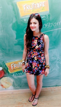 Lucy Hale Fotoğrafı
