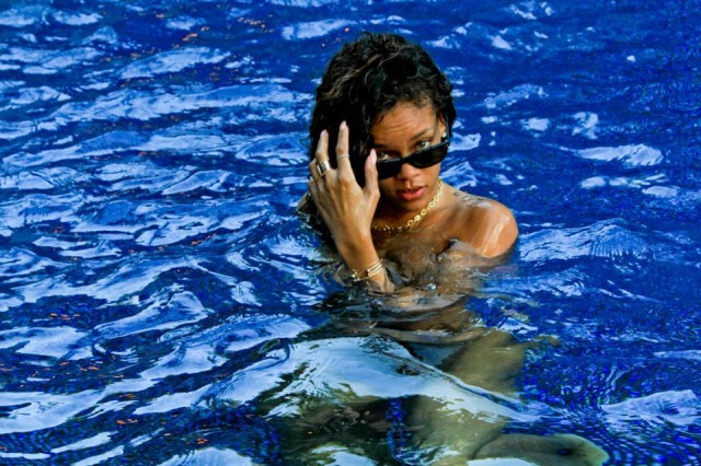 Rihanna Fotoğrafları 720