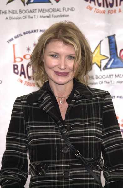 Beth Broderick Fotoğrafları 11