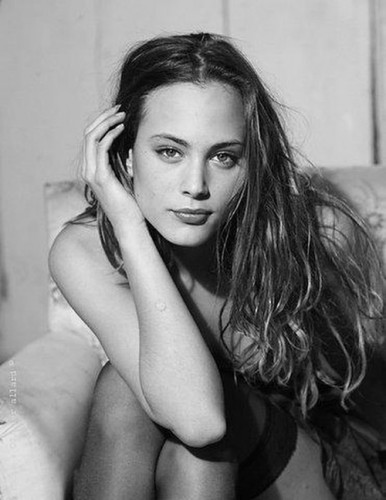 Nora Arnezeder Fotoğrafları 22