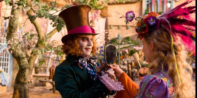 Alis Harikalar Diyarında:Aynanın İçinden Filminin Yeni Afişi Yayınlandı!