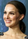 Natalie Portman Yeni Filminde Köşe Yazarı İkiz Kız Kardeşleri Canlandıracak 