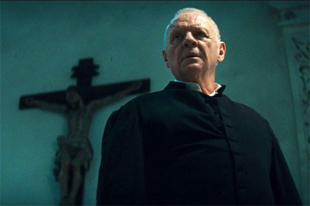 Father Lucas Trevant fotoğrafı