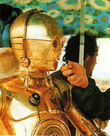 C-3PO'nun da içinde bir insan olduğunu 