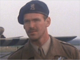 Uzaktaki Köprü fotoğrafı