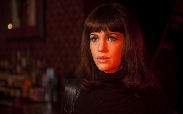 Girl Walks into A Bar Fotoğrafı