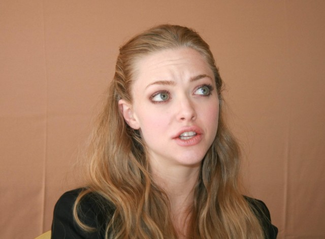 Kız ve Kurt Fotoğrafı