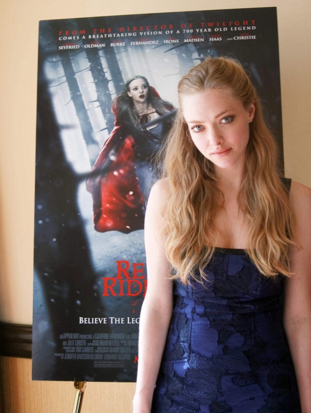 Kız ve Kurt Fotoğrafı