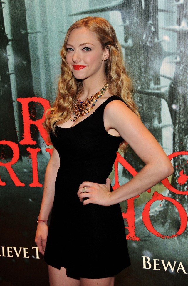 Kız ve Kurt Fotoğrafı