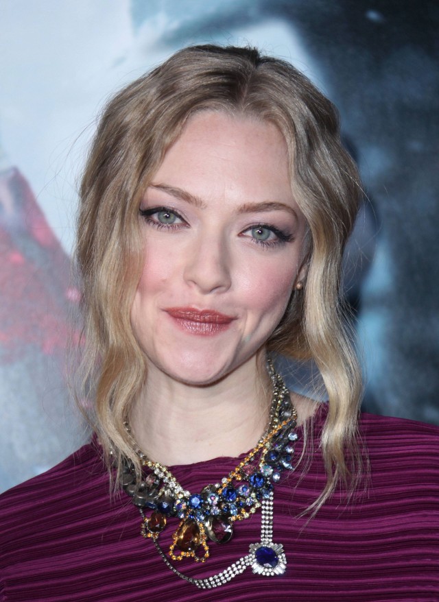 Kız ve Kurt Fotoğrafı