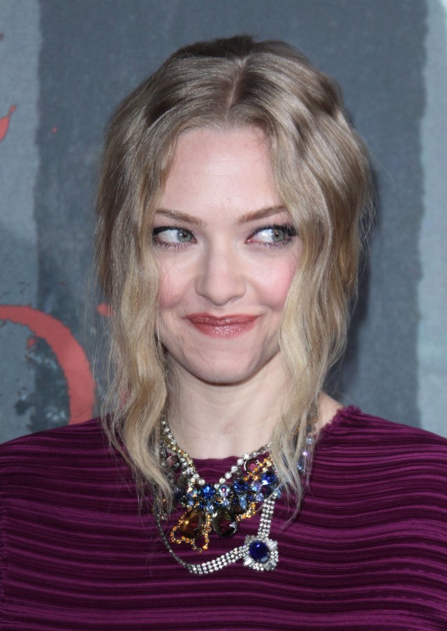 Kız ve Kurt Fotoğrafı