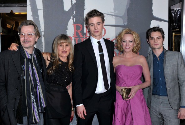 Kız ve Kurt Fotoğrafı