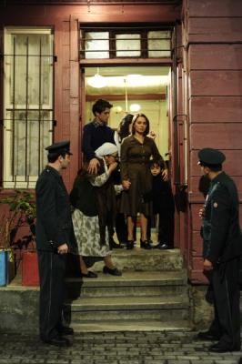 Öyle Bir Geçer Zaman Ki Fotoğrafı