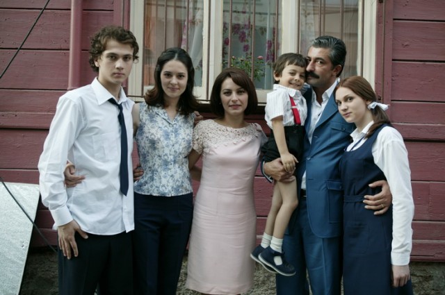 Öyle Bir Geçer Zaman Ki Fotoğrafı