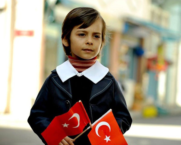 Öyle Bir Geçer Zaman Ki Fotoğrafı