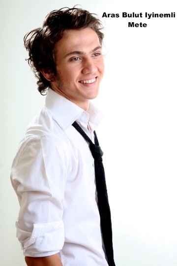 Öyle Bir Geçer Zaman Ki Fotoğrafı