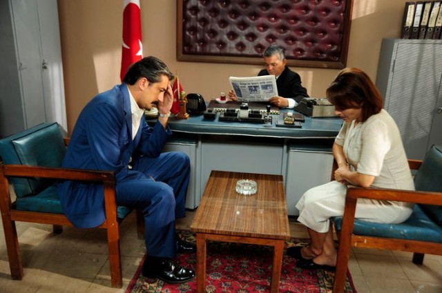 Öyle Bir Geçer Zaman Ki Fotoğrafı