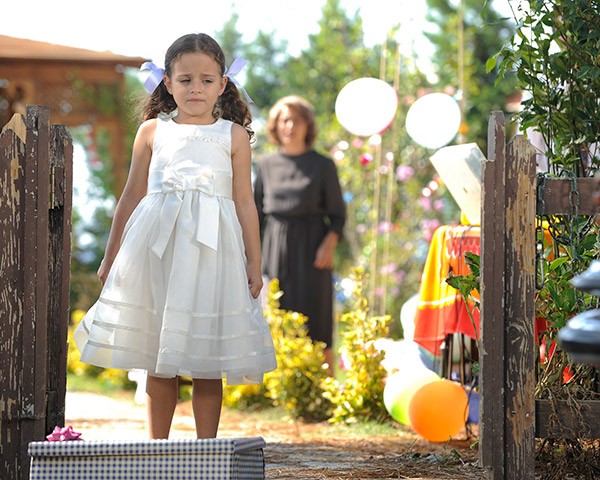 Öyle Bir Geçer Zaman Ki Fotoğrafı