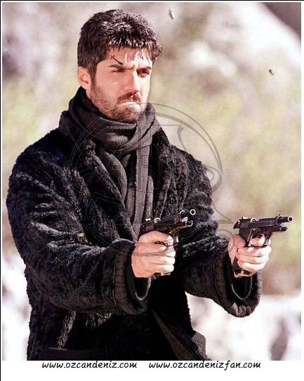 Aşkın Dağlarda Gezer Fotoğrafı